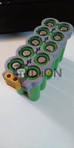 18650 5s2p vagy 10s1p akkupakk tartó keret XT60 csatlakozó tartórésszel