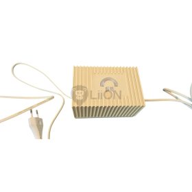   Commodore 64 C stílusú hálózati tápegység pulzáló logóval