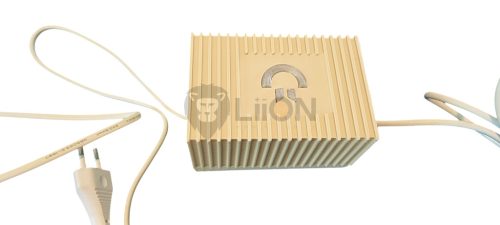 Commodore 64 C stílusú hálózati tápegység pulzáló logóval
